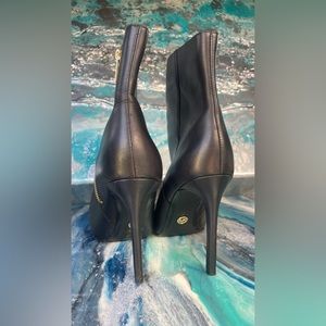 Michael Kors Ankle high black heels!
